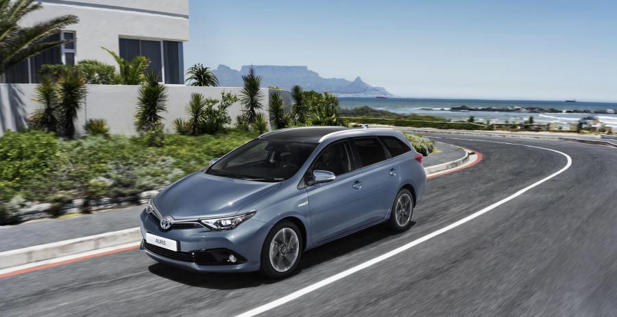  Toyota Auris Touring Sports Hybrid 2015 года  (фото 6 из 9)